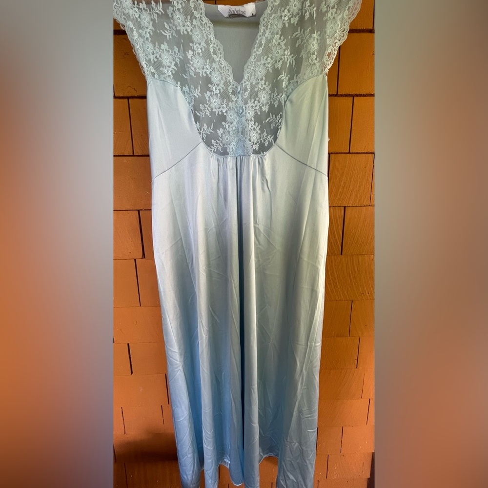 Sabrina Size L midi to maxi vintage nightgown